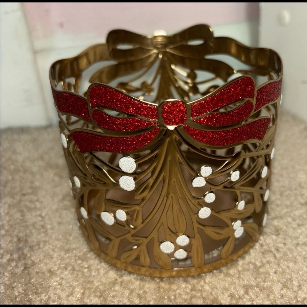 Bath & Body Works Candle Holder Metal Red Ribbon White Berries 3 Wick-NEW